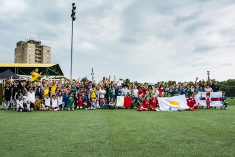 Šeimų futbolo šventė įvyko daugiau kaip šimtmetį skaičiuojančioje Rimšų sodyboje