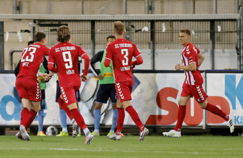 „Freiburg“ palaužė „Gladbach“ ir tęsia kovą dėl vietos Europos lygoje