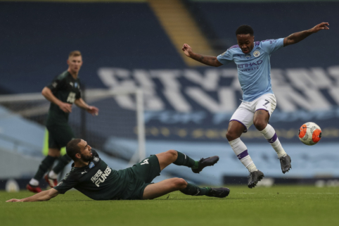 „Man City“ sutrypė „Newcaslte“, „Sheffield Utd“ paskutinėmis akimirkomis palaužė „Wolves“