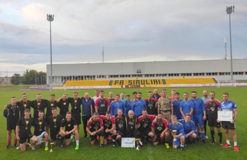 Šiaulių stadione vyko labdaros turnyras, vaikų svajonei įgyvendinti