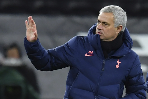 Oficialu: „Tottenham“ atleido J. Mourinho