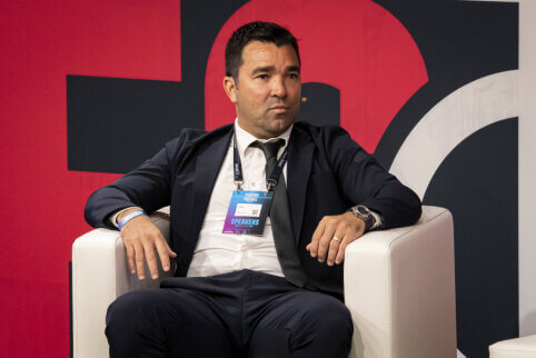 Deco: „Niekada neketinau palikti „Barcelona“ klubo ar atsistatydinti“