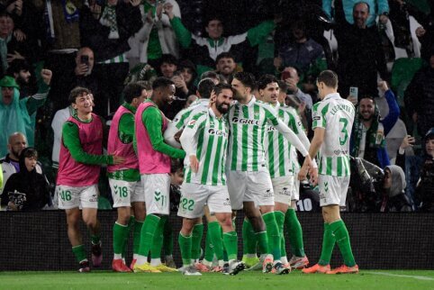 „Real Betis“ parklupdė dėl titulo kovojantį „Real“ klubą