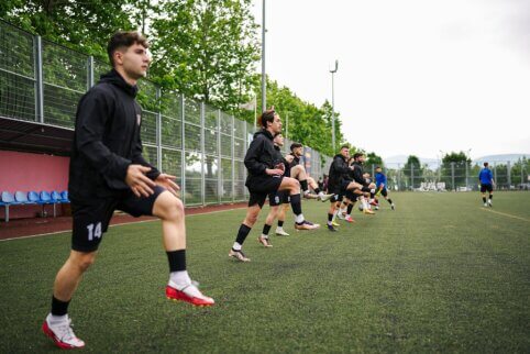 Kaip Greitai Sustabdyti Mėšlungį Futbolo Aikštėje