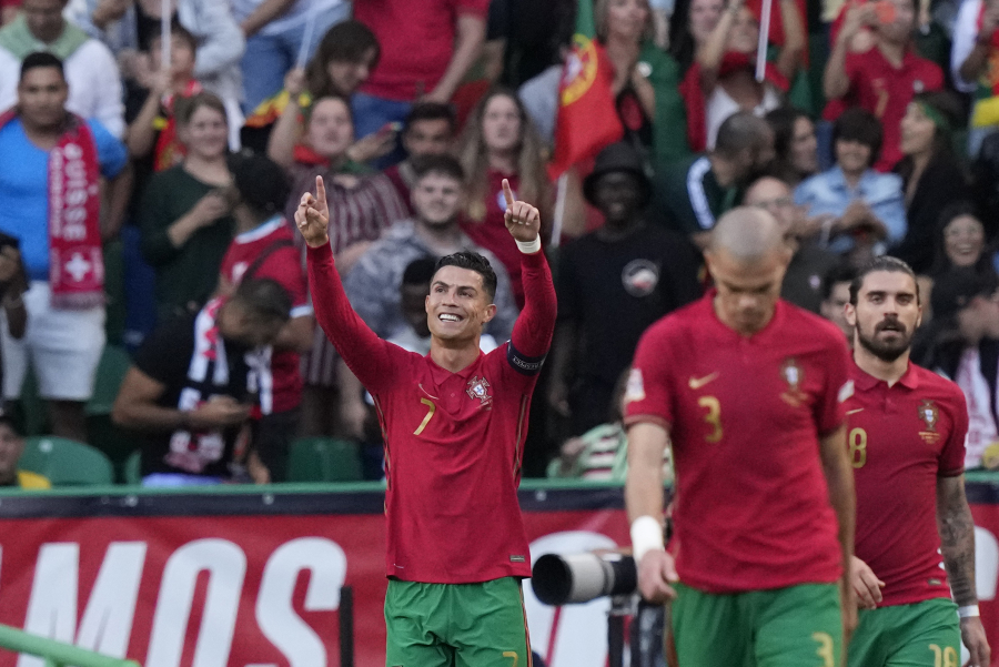 C. Ronaldo dubliu pažymėtose rungtynėse Portugalija sutriuškino Šveicarijos futbolininkus